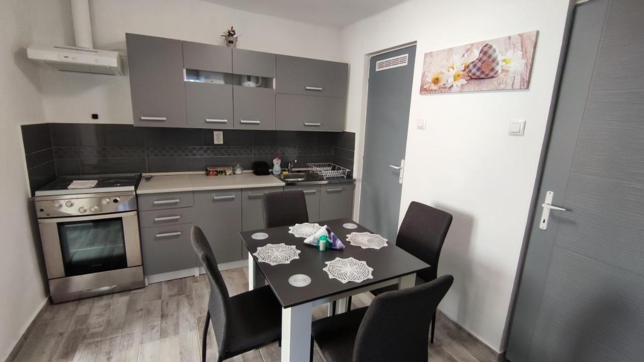 Freedom-Fehervar Apartman Szekesfehervar Exterior photo