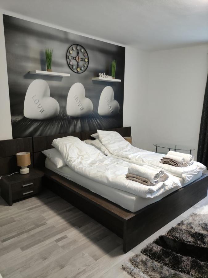 Freedom-Fehervar Apartman Szekesfehervar Exterior photo